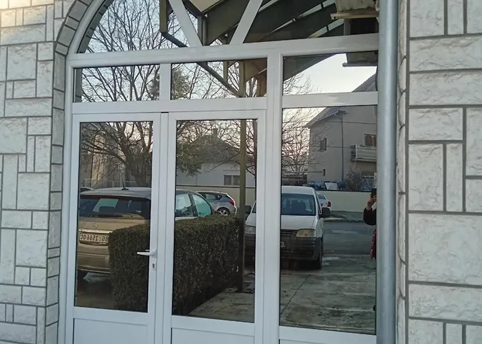 M Batajnica * Belgrad